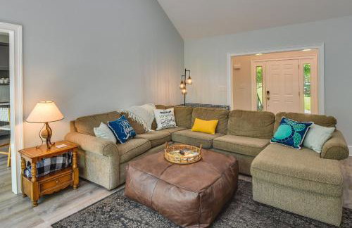 South Carolina Retreat with Fireplace and Lake Access! - Foto 5