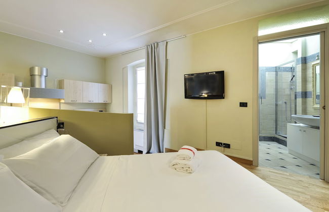 At Home Heart of Milan - Design Duomo Apartment - Photo 4