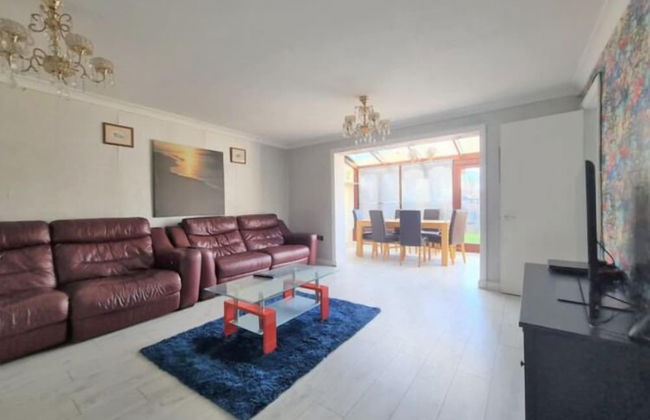 Nice 3-bed House in Farnham Royal Slough - Foto 6