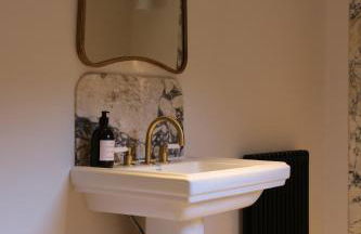 Spacious Luxury Apartment in the Heart of Shrewsbury Sleeps 6 - Photo 12