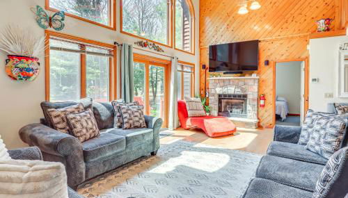 4 Mi to Slopes! Split Rock Resort Home with Fire Pit - Foto 1