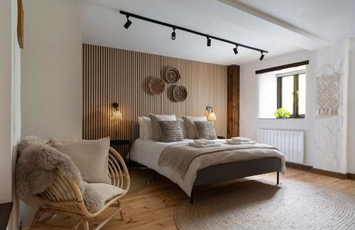 Naut Retreat, The Big Barn - Spacious & cosy cottage, walk to Porthcurno beach, Pedn Vouder & Minack Theatre - Photo 4