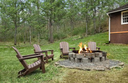 Creekside Cabin w Hot Tub, Fire Pit, Grill, WiFi! - Foto 23