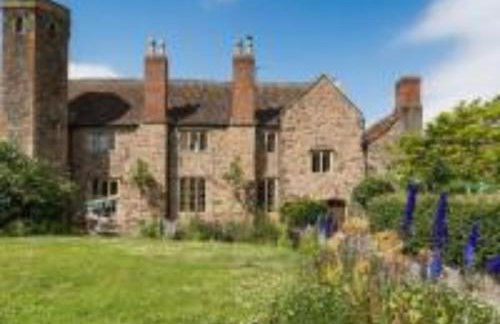 Tudor Romance- a historic manor house for holiday and corporate stays - Foto 39