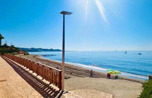 No10 - Beachfront Estepona close to port, 2 bedroom, 2 bathroom, sleeps 5 - Photo 40