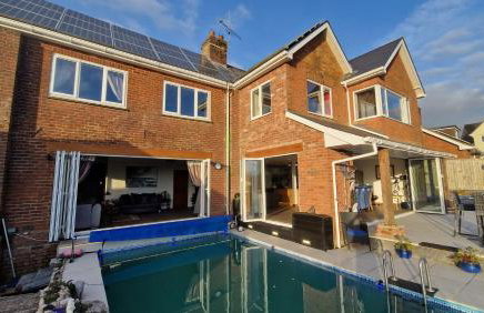 Large house with pool only 15 mins from the beach - Foto 24