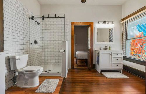 Historic Charm: Spacious 4BR Retreat Sleeps 11 - Holiday Home - Foto 11