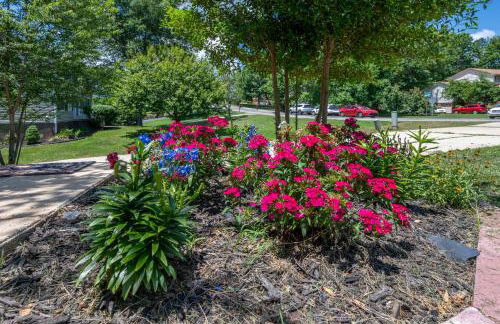 Arcade, Ping Pong, Hot Tub, Gas Grill, & King Bed - Photo 15