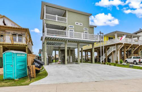 Relax And Sea NEW Luxury Canal-View Escape Gated Community Firepit and Decks - Foto 7