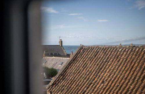 Kewwater Getaways Seafront Apartment in Johnshaven - Photo 14