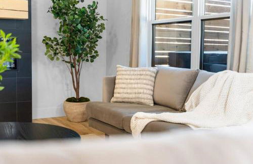 The Luxx - ALL NEW / 4 BD / Poolside / Hot Tub / Lake View - Foto 27