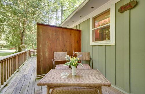 Pine Cottage Duplex with Deck Walk to State Park! - Foto 20