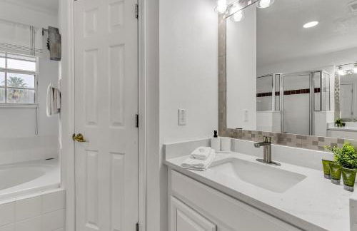 Stunning 5 bedroom pool home in gated community minutes from Disney - Foto 35