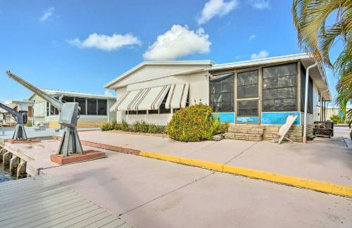 On-Site Canal Access St James City Home - Foto 24