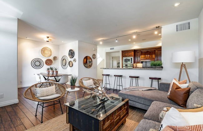 Your Home in San Diego - Two-car Garage - Foto 2