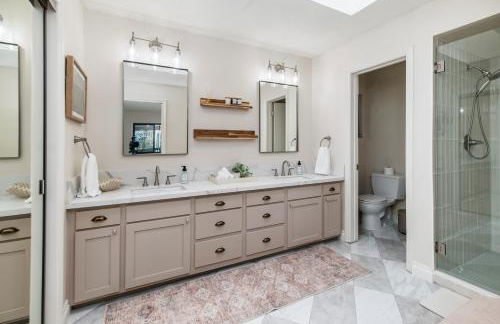 5BR Oasis with Pool, Arcade, Sauna - Photo 41