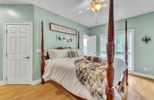 The Retreat at Wildwood - Hot Tub Theater & Deck - Foto 15