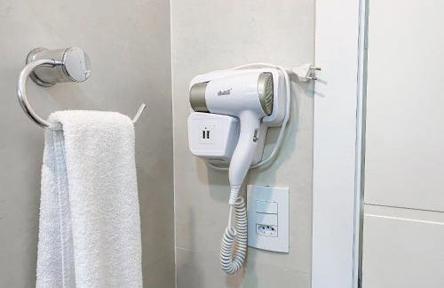 Apto Térreo com 2 quartos (ambos com ar split), sendo 1 suíte, internet privativa 300MBPS, no Residencial Vila Regina, condominio com piscina e área gourmet bem próximo a praia de Taperapuã - Foto 43