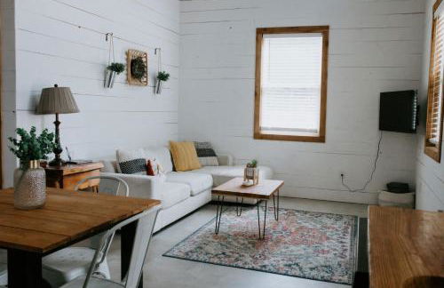 Hummingbird Haus - Hill country views on 20 acres with firepit - Photo 9