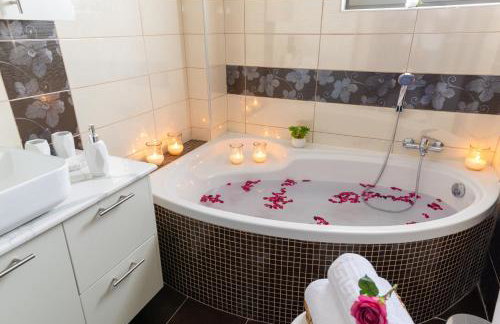 Odysseia Stay Pool & Private Jacuzzi 2min Beach - Foto 31