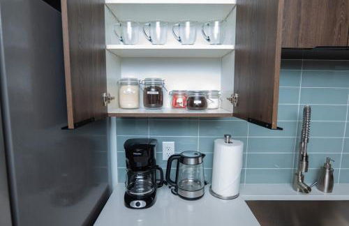 10thFloor CityView HotTub,Pool,Gym,Parking,King Bed - Foto 35