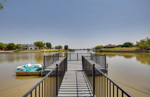 Game Room and Dock Waterfront Granbury Lake Retreat - Foto 1