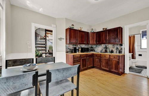 NEW! Fun & style Eastside MKE Best Day Townhouse - Foto 6