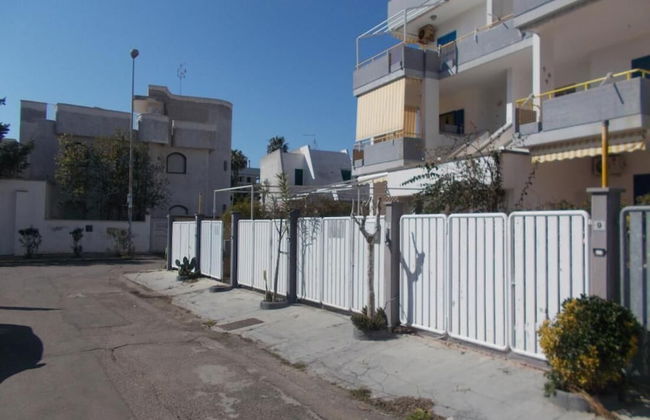 Comfortable Apartment Near the Beach - Photo 16