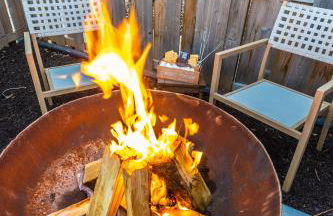 Family Retreat with Hot Tub, Game Room & Prime Location - Foto 32