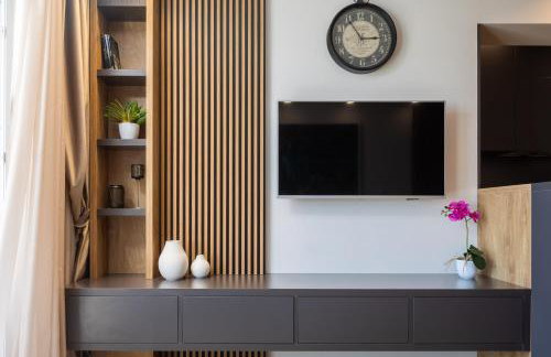V Luxury Apartment - Photo 7