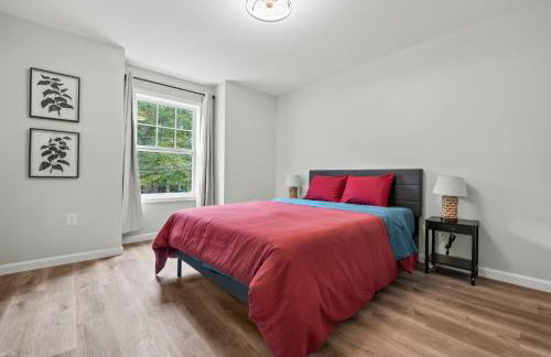 Huge 10BR Family Stay, Sleeps 20 in Bloomfield, CT - Photo 22