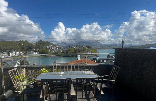 The Quarterdeck - Foto 1