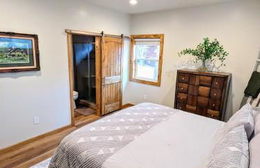 Relax & Recharge in Cozy Pinetop 2BR Retreat - Foto 11