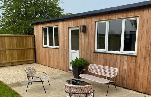 Larks Leaze Lodge, Steeple Ashton, Wiltshire - Photo 46