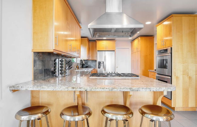 Dume Point by Avantstay Tennis + Pool in Malibu - Photo 17