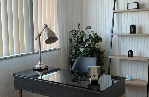 The B&W Haven 5BR Home with yard theater - Foto 74