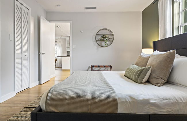 Hidden Garden A Serene Miami Escape - Photo 21