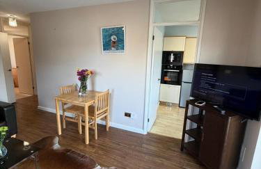 Elegant 1-Bedroom Flat With Stunning Thames views - Photo 11