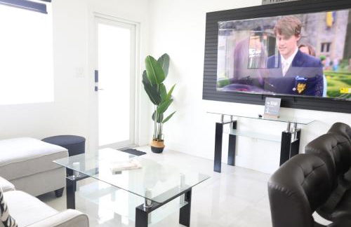 GREAT Luxe House NEAR Downtown & Marina in Miami - Photo 4