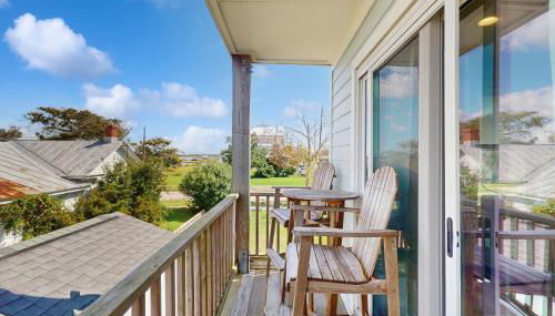 Updated three-story home with kayaks, bikes, & water views - great location - Foto 3