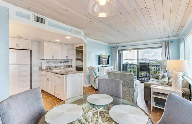 Newly Remodeled Oceanfront Condo with Salt Water Pool and Private Walkway to Beach by RedAwning - Foto 27