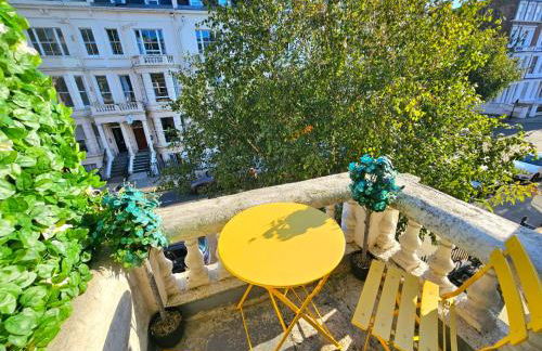 Charming Home with Private Balcony, on 1st floor, with 2 Bathrooms, 3 min walk to Earl's Court Station - Photo 13