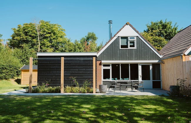 Modern Holiday Home With Spacious Garden and Terrace Suitable for 5 People - Foto 1