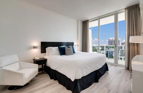 City View Balcony steps from Restaurants, Peacock Park & Marina - Foto 1