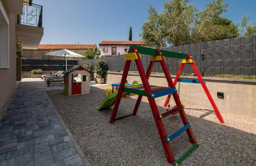 Villa with nice pool, luxuriously furnished, quiet area - by TRAVELER tourist agency Krk ID2389 - Foto 46