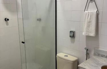 APART STUDIOS PONTAL - Aeroporto a 300 m - Praia 1,5 Km - Centro 2,5 Km - Cozinha Privativa - Mercado GBARBOSA e Padaria 450 m - Próx diversos Comércios a pé - Ar condic - Studios de 15 a 38 m2 Bem Equipados e Funcionais - Ideal Turismo e Trabalho - Foto 126