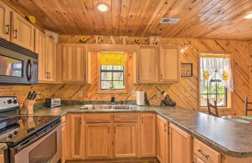 Cozy Hiawassee Cabin with Fire Pit and Mtn Views! - Foto 9