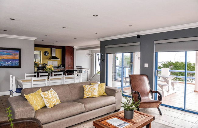 Charis to Theo - Relax in Style at This 3-bedroomed Langebaan Holiday House - Foto 4