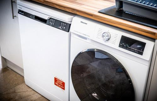 Contractors Retreat 3 bedroom house, sleeps up to 7, free parking - Foto 18