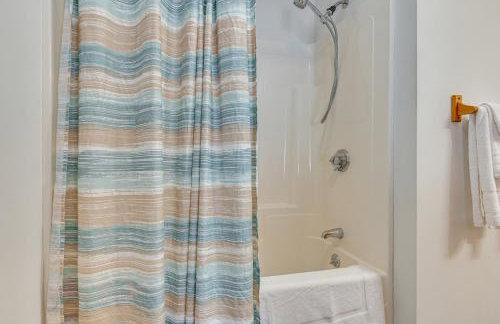 Family Retreat Near Winter Trails in Wakefield! - Foto 13